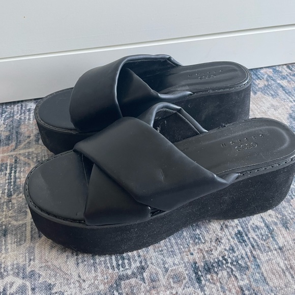 ASOS DESIGN Tornado padded cross strap flatforms in black - Picture 3 of 5